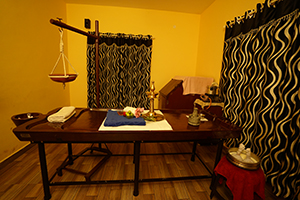 Oil massage table